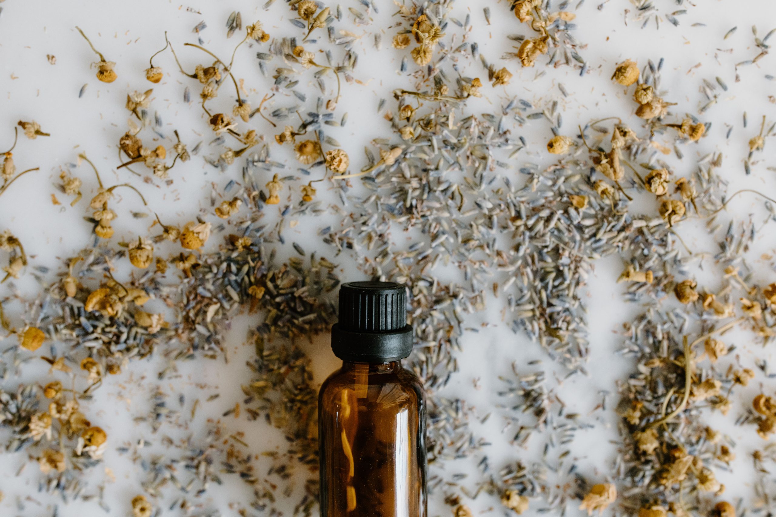 Huile essentielle lavande chamomille anti-araignees