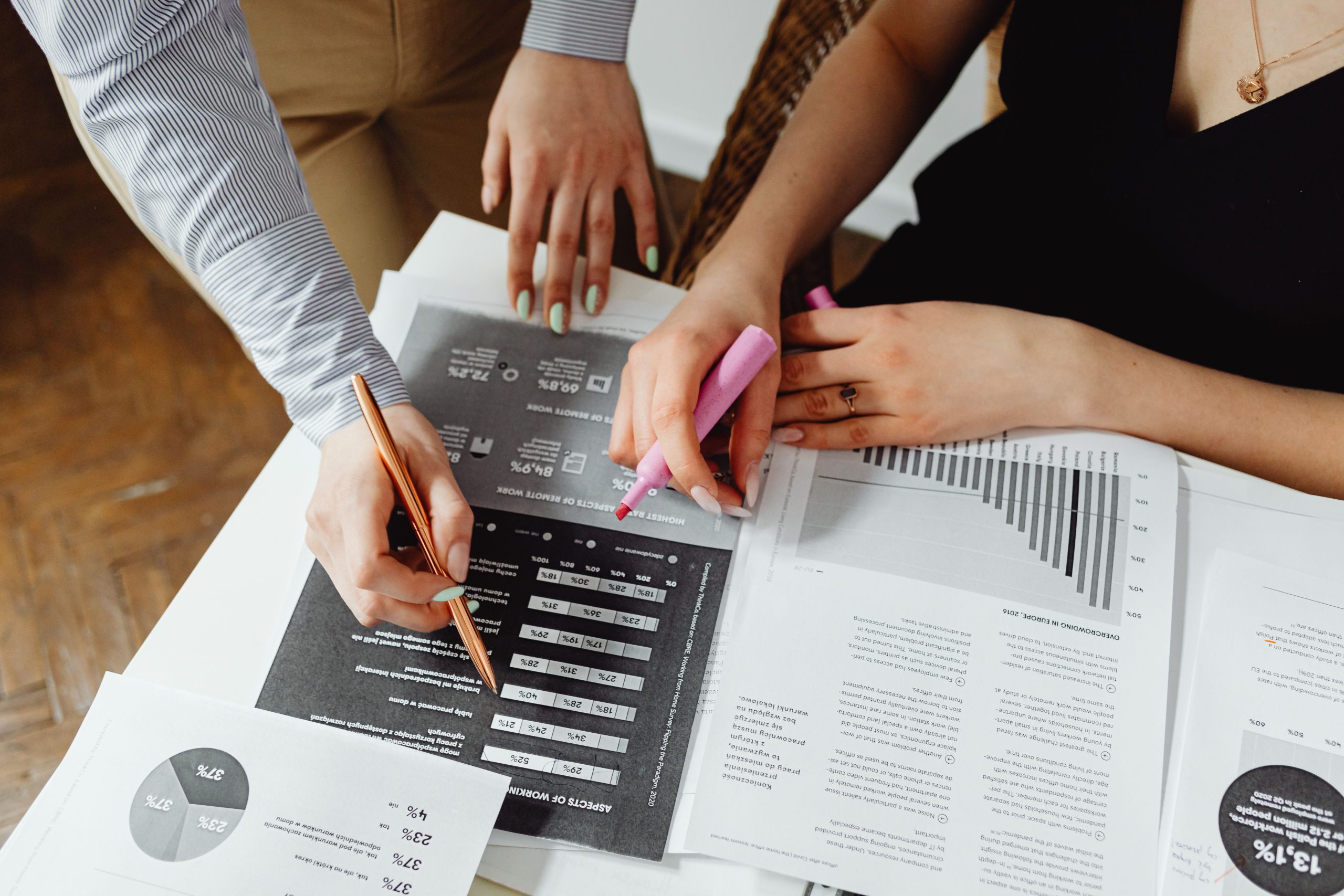 Analyse de donnees financieres avec graphiques et tableaux