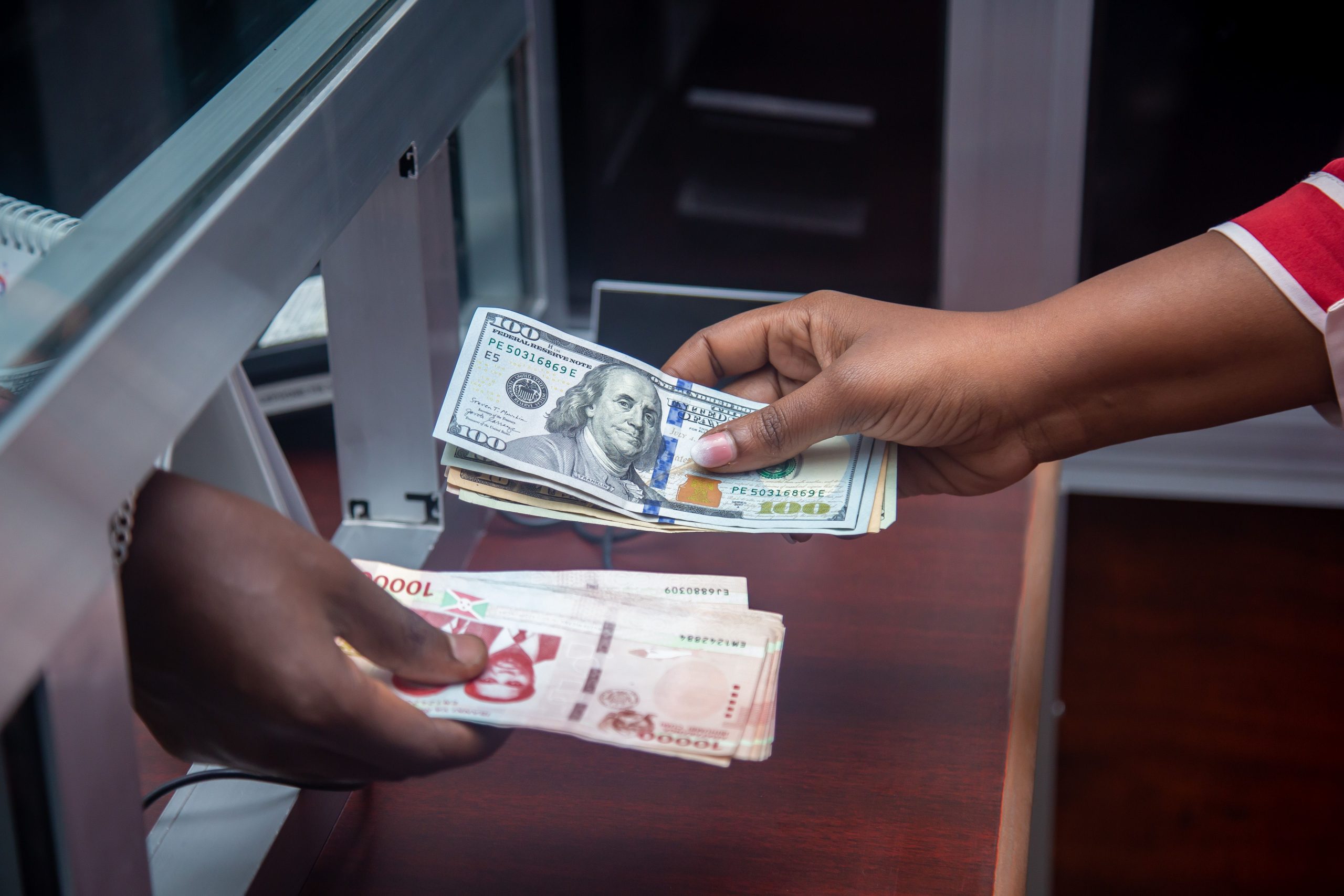 Échange devises dollars banco comptoir international